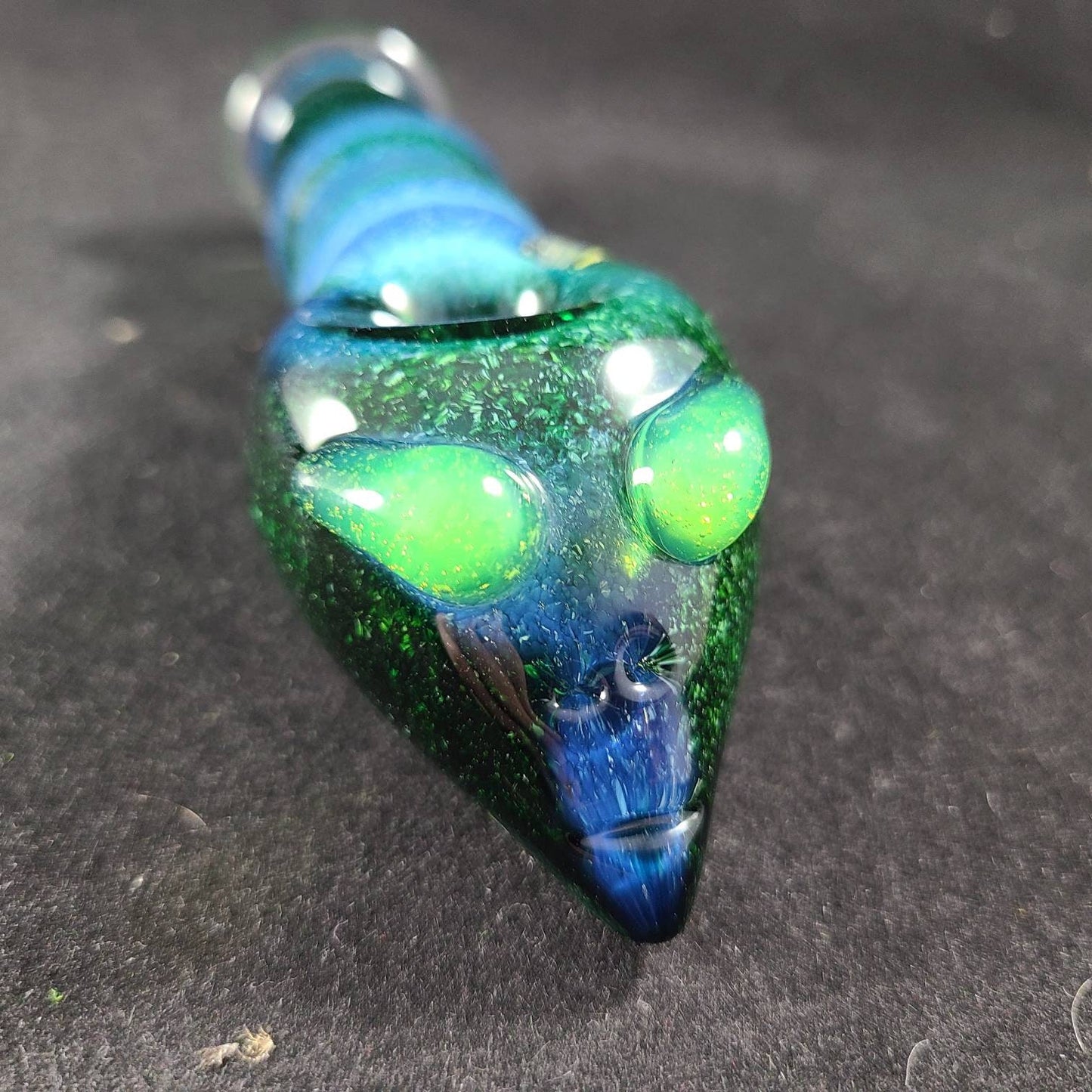 Alien Head Glass Pipe β Green Frit with Slime Eyes & Sculpted Marias β 4.5β Sci-Fi Glass Art, Experimental Smoking Piece