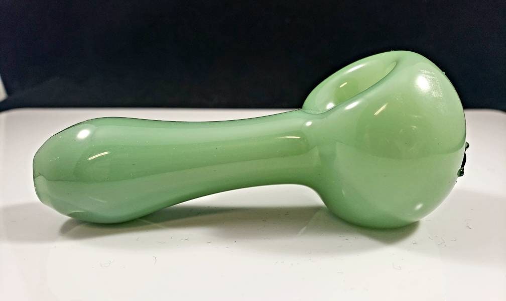 Holly Glass Pipe / Holiday Bowl / Christmas Pipe / Smoking Bowl / Glass Pipe / Christmas / Holiday / Mistletoe / Green
