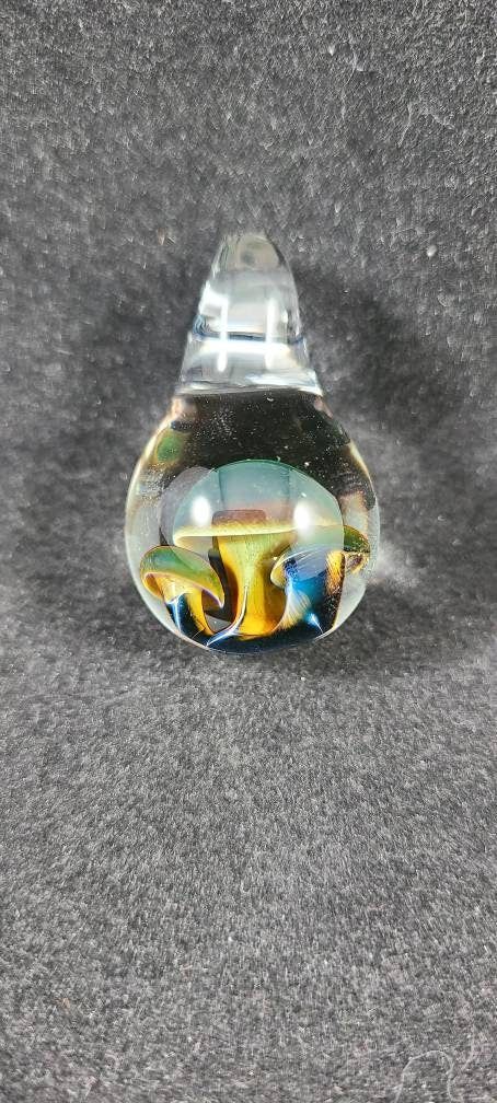 Triple Mushroom Glass Pendant Necklace – Handblown Borosilicate Glass Jewelry – Psychedelic Forest Fungi Charm – Nature-Inspired Glass Art