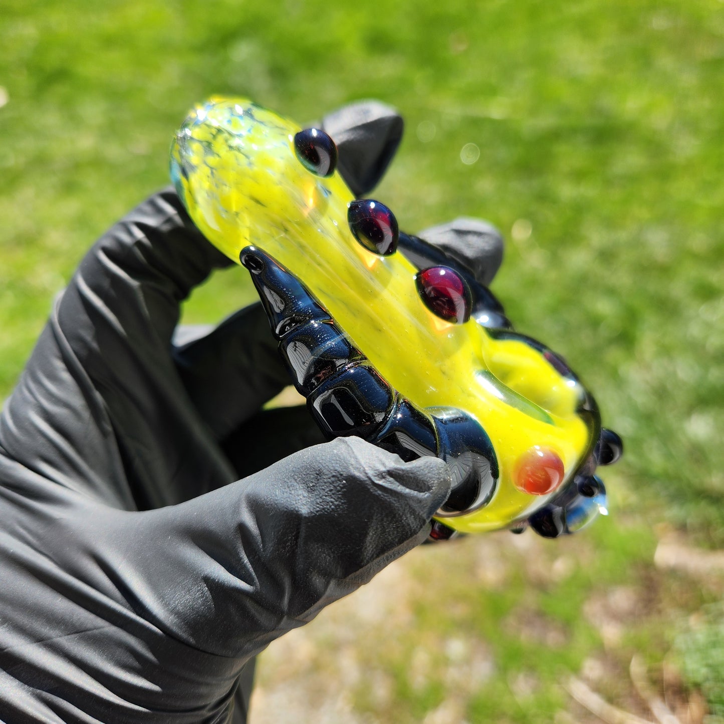 Hellstar Missile Relic Glass Pipe – Yellow Spoon Pipe w/ Blue Lens, Carved Horn Neck & Red/Black Accents