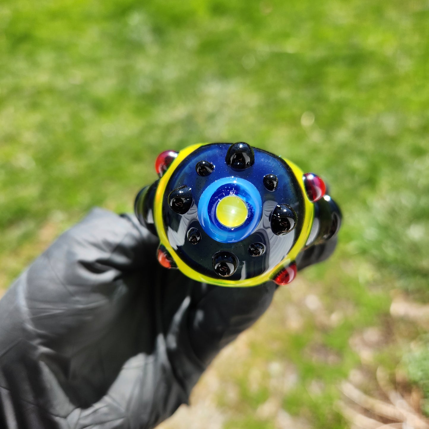 Hellstar Missile Relic Glass Pipe – Yellow Spoon Pipe w/ Blue Lens, Carved Horn Neck & Red/Black Accents