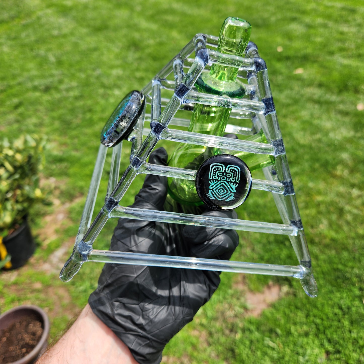 Ancient Alien Pyramid Water Pipe – Color Changing Glass Bong w/ Mayan Dichro Etching, 14mm Downstem & King’s Chamber Design