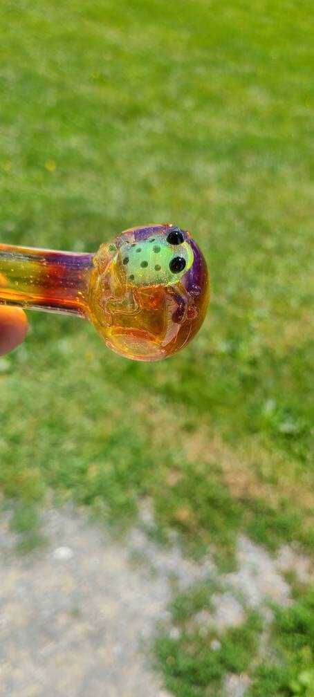 Spotted Green Frog Pipe / Striking Purple Frit Glass / Glass Smoking Pipe / Frogs / Reptile Glass