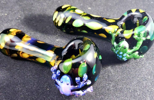 Rainbow Fumed Glass Pipe with Frog – Color Changing Spotted Spoon Pipe – Handblown Animal Glass Art – Green or Purple Frog Pipe - Smoking