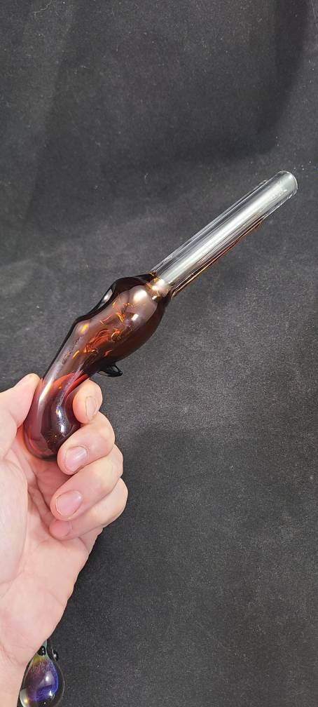 Double Barrel Glass Pipe – Shotgun-Style Hand Pipe with Brown Handle – Handblown Novelty Smoking Pipe – Western Vibes Gift – 6–7 Inch Glass