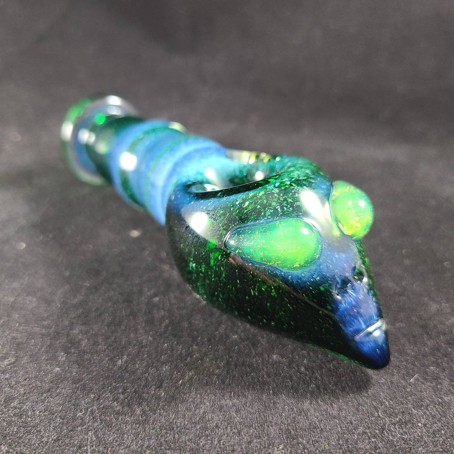 Alien Head Glass Pipe – Green Frit with Slime Eyes & Sculpted Marias – 4.5” Sci-Fi Glass Art, Experimental Smoking Piece