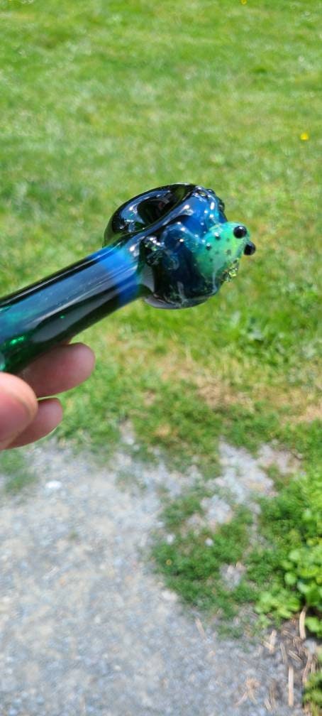 Experimental Green Frit Pipe with Custom Frog Accent | 4" Hand Blown Pipe | Emerald to Blue-Black Hues | Choose Frog Color