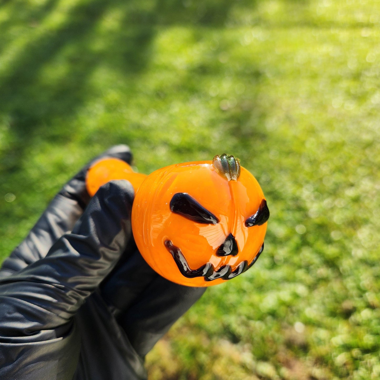 Pumpkin Glass Pipe with Spooky Jack-o’-Lantern Face | Halloween Smoking Pipe | Hand Blown Orange Glass Bowl
