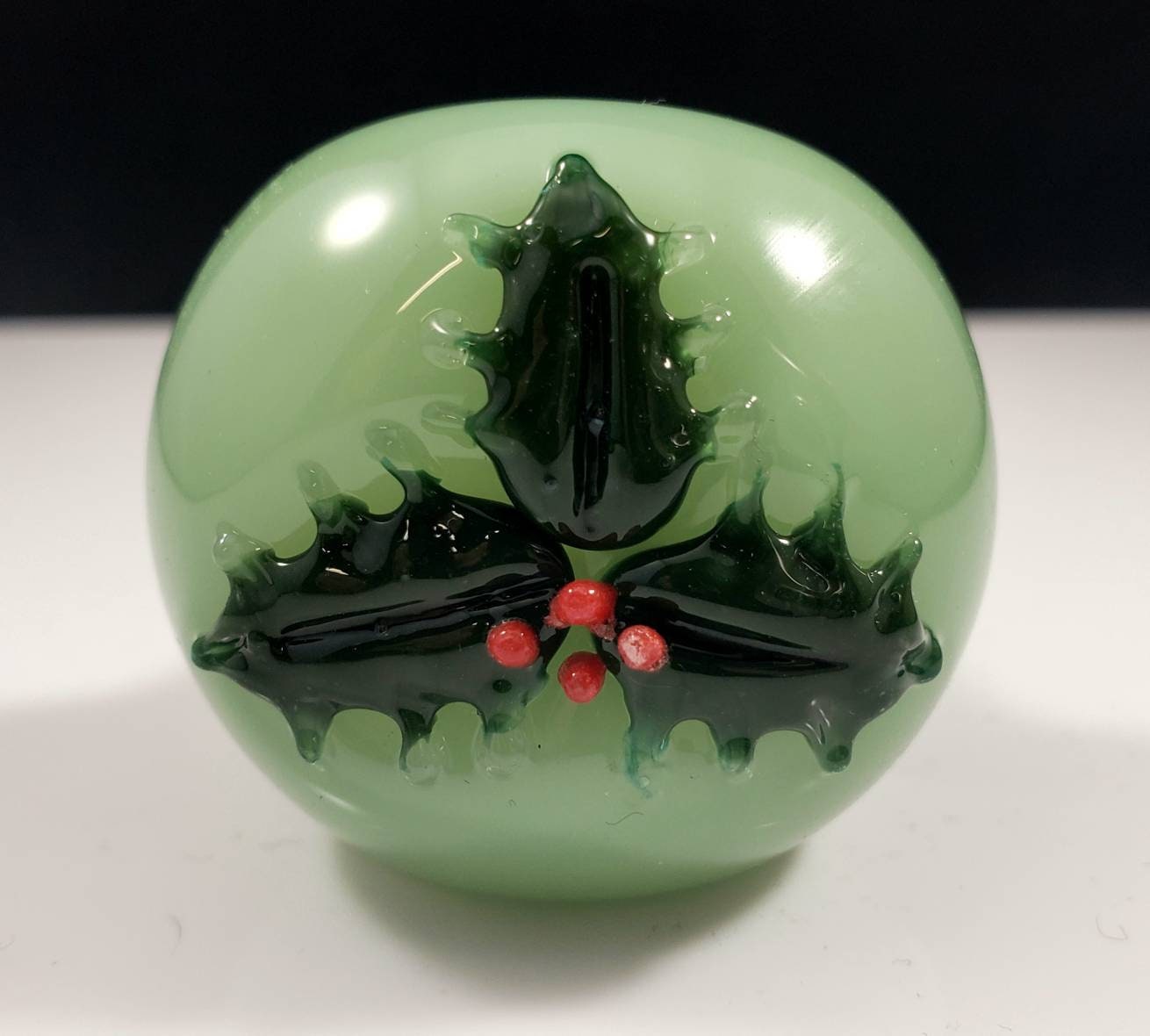Holly Glass Pipe / Holiday Bowl / Christmas Pipe / Smoking Bowl / Glass Pipe / Christmas / Holiday / Mistletoe / Green