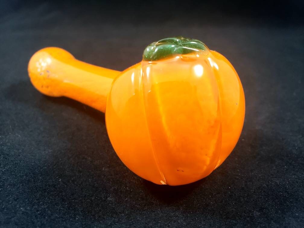 Pumpkin Frit Glass Pipe – 4” Orange Hand Pipe with Carved Pumpkin Face & Stem – Fall Seasonal Halloween Glass Pipe – Autumn Smoking Pipe